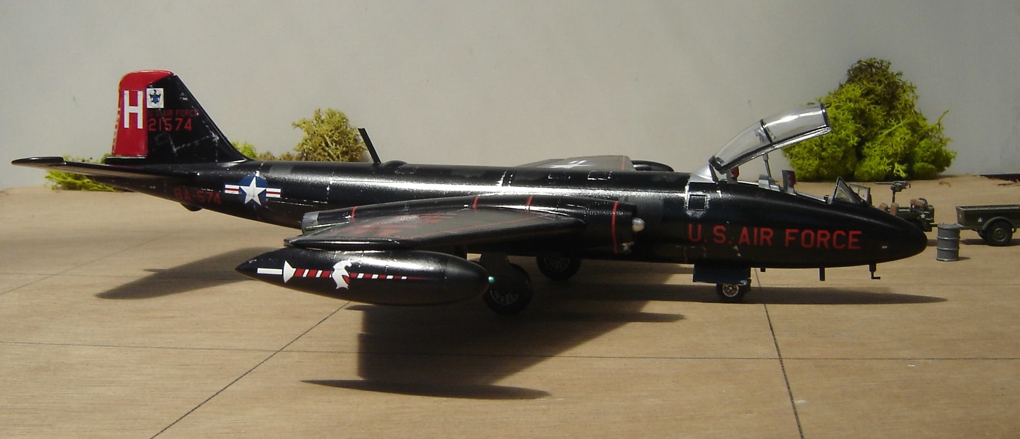 B-57B 52-1574/H of the 71st BS, 38th BW Laon Air Base in France, 1957. Kit is by Airfix in 1/72nd scale.